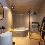 Iota Monocave By Thireon * Oia (Santorini)