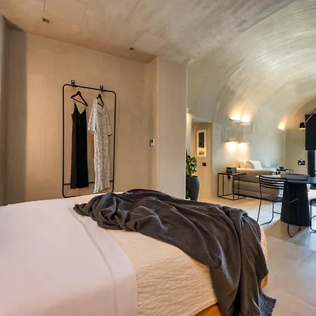 Iota Monocave By Thireon Villa Oia