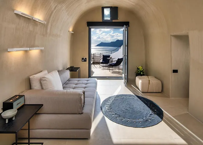 Iota Monocave By Thireon Oia (Santorini)